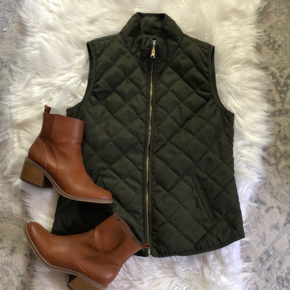 Old Navy Jackets & Blazers - Old navy green gold zipper detail quilted vest 🍁